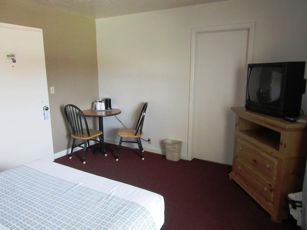 White Buffalo Hotel West Yellowstone Buitenkant foto