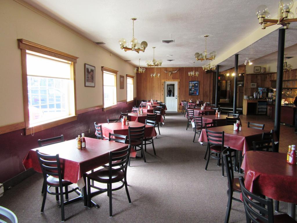 White Buffalo Hotel West Yellowstone Buitenkant foto