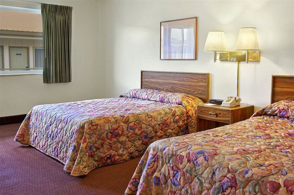 White Buffalo Hotel West Yellowstone Buitenkant foto